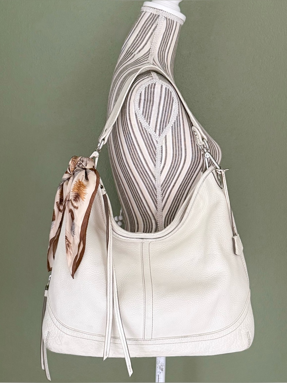 Banana Republic Y2K Cream Pebbled Leather Slouchy Hobo Bag